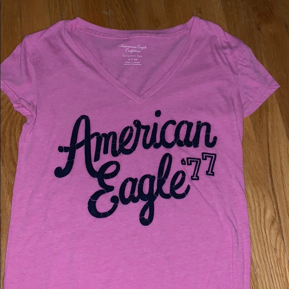 American Eagle VNeck shirt